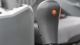 Con inversore REVERSHIFT e doppiatore TWINSHIFT: comando della frizione elettronica mediante pulsante sulla leva del cambio. - NEXOS F-FB-VL-VE